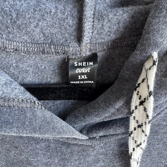 Cozy Two-Tone Knit Hoodie With Cable-Knit Sleeves And Pocket Detail - Picture 3 of 7